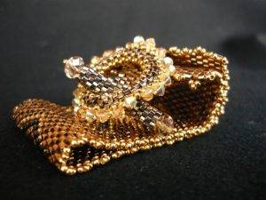 Braccialetto-peyote-bronzo-e-oro-4-e1387405446117